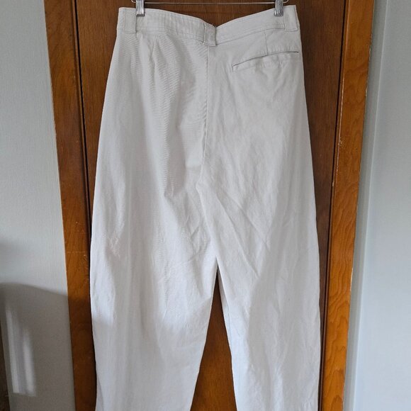 Old Navy Extra High-Waisted Barrel Wide-Leg Pants in Off-white, 12 - Picture 5 of 7